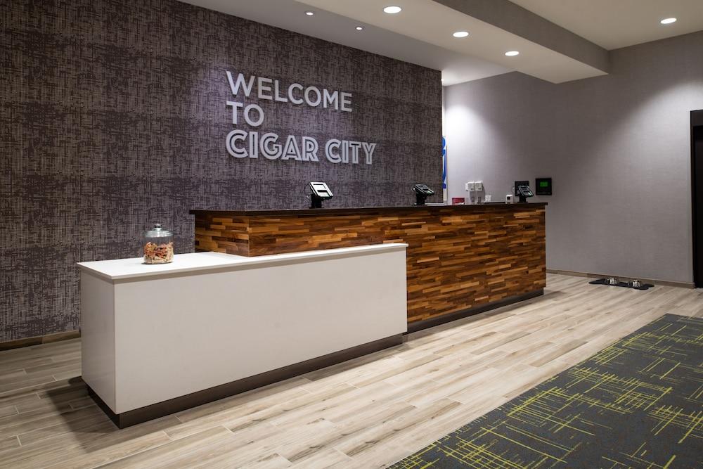 Hampton Inn Tampa Downtown Channel District Екстериор снимка