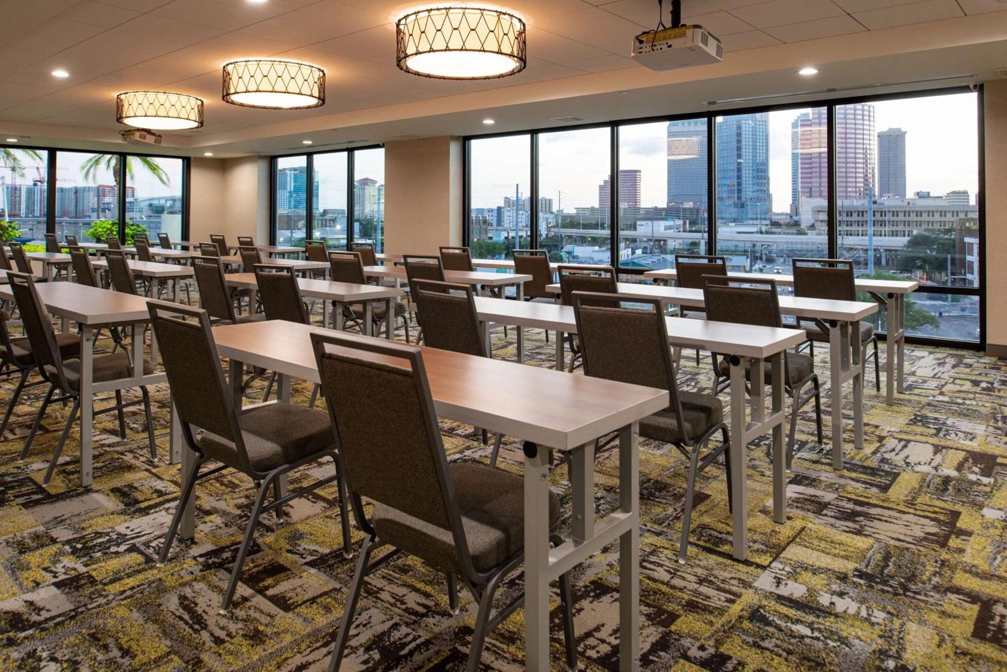 Hampton Inn Tampa Downtown Channel District Екстериор снимка